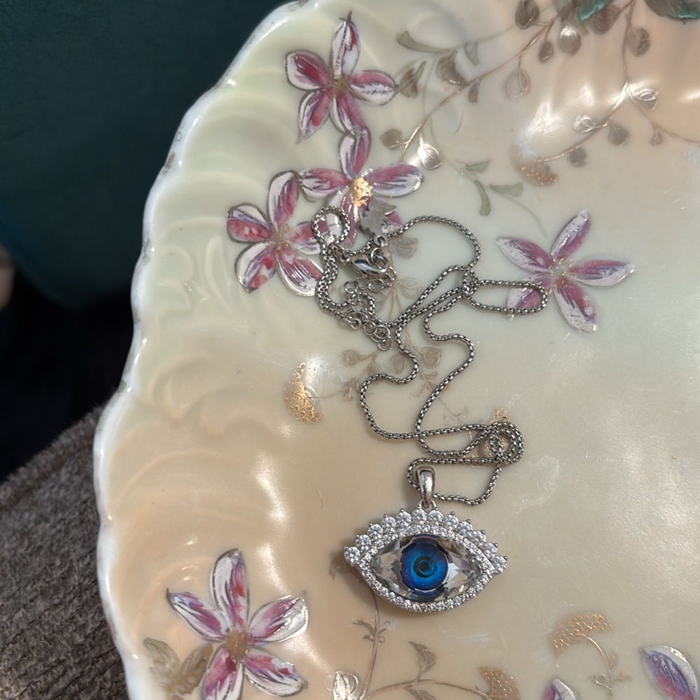 Unbranded NWOT Blue Evil Eye Necklace Silver Chain Never Worn Women’s Jewelry